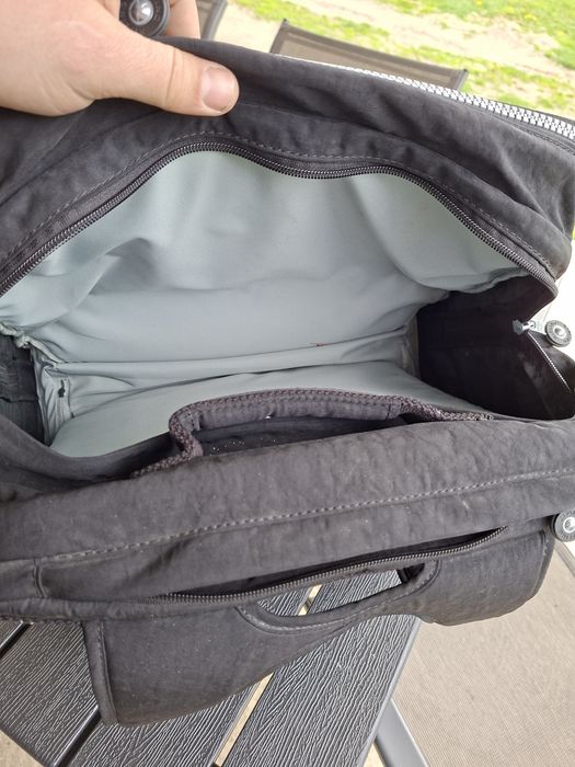 Troller Kipling cu protecție laptop