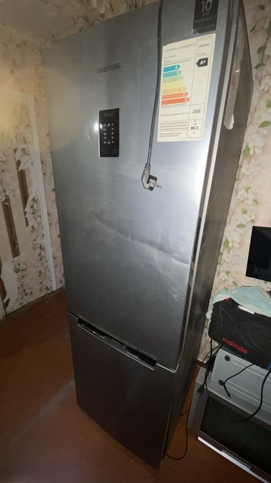 Холодильник Samsung