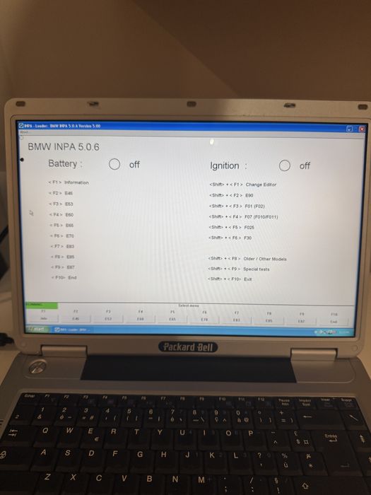 Лаптоп със софтуер за диагностика Packard Bell