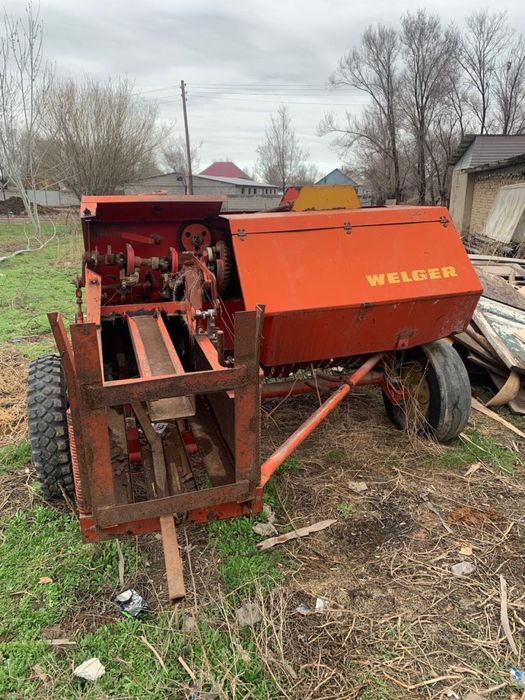 Пресс падборщик. Требуется незначительный ремонт.