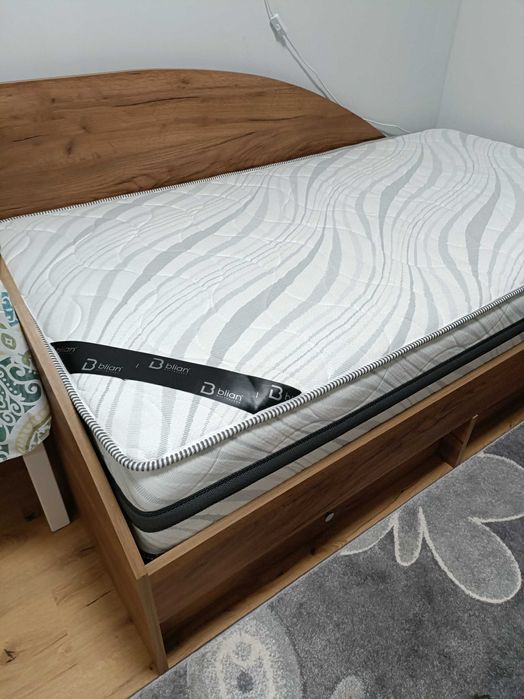 Единично легло с чекмеджета