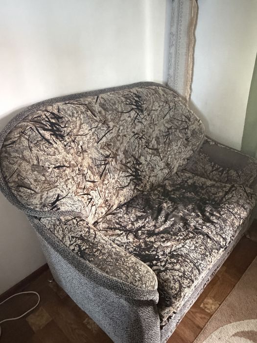 продается диван с мини диваном и креслой