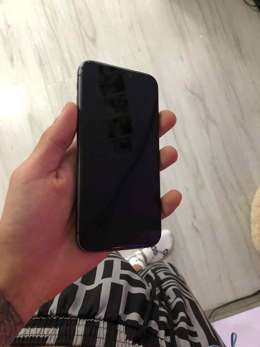 Vand urgent  iPhone 11