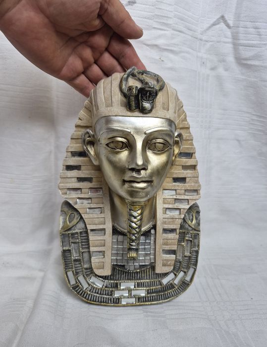 Figurină egipteană bust Tutankhamun din rășină acrilică, Colecția Leonardo.