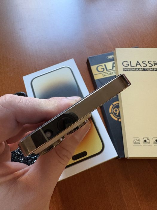 Iphone 14pro gold