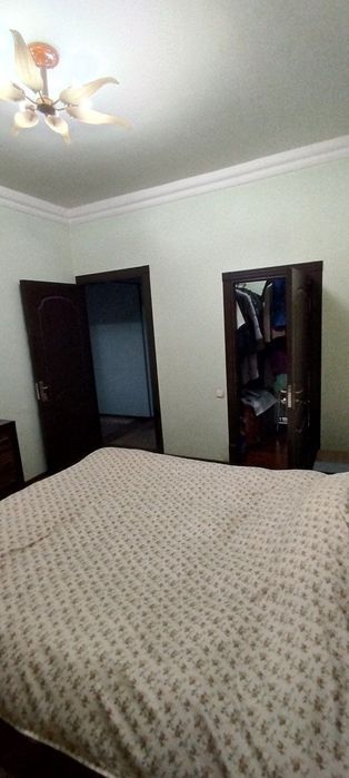 Продаётся 4 комнатная на Карасу 1. 1 этаж вдоль дороги. Под нежилое.