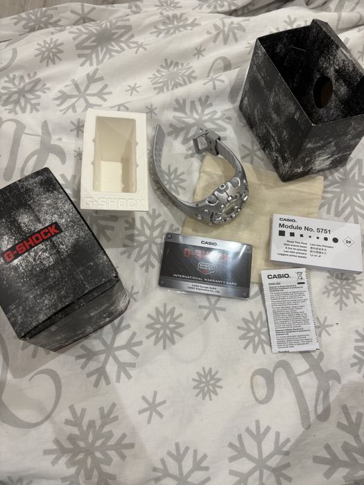 Gshock часовник нов. С гаранционна карта и всички документи. С dustbag и кутията