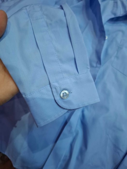 Vând cămăși albastre școală