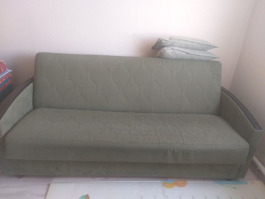 Продам диван в очень хорошем состоянии