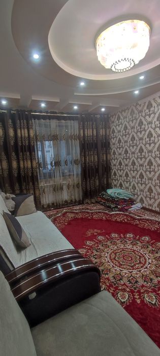 Зарафшон шахри. 3-хоналик квартира 4-хоналик килинган.