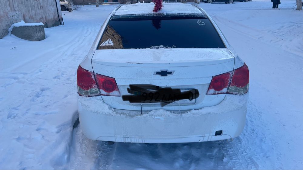 Продам автомобиль Шевроле Круз 2011 год