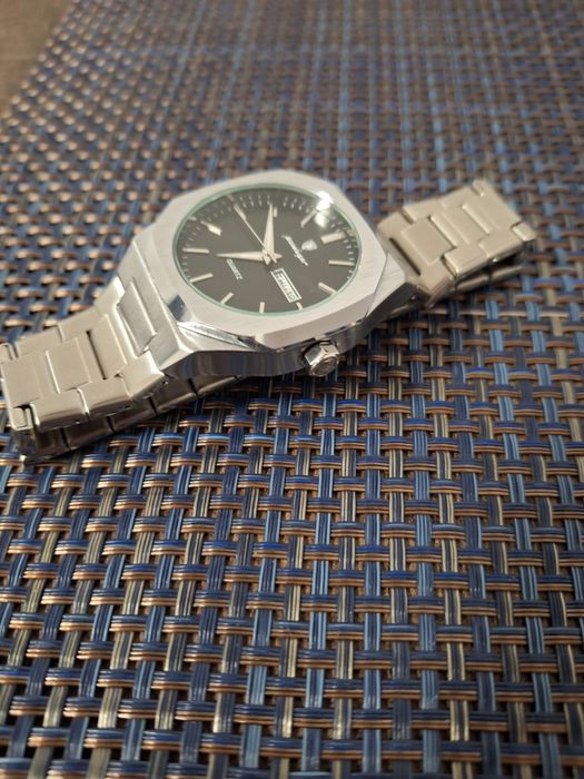 Часовник Poedagar нов