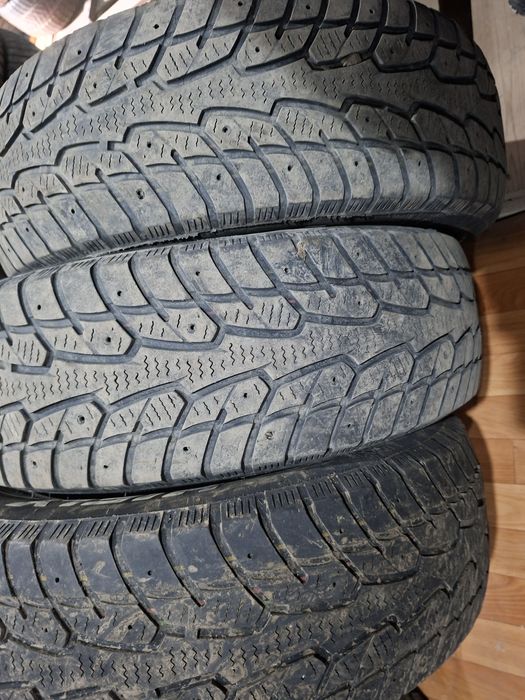 Продам шины 215/65/16
