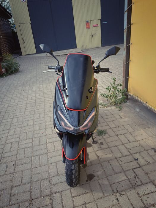 Продам скутер макси 130000
