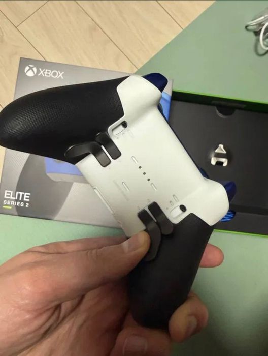 продам Xbox elite series 2 все как новый ПК и xbox