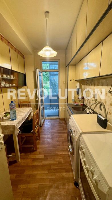 Продава се Тристаен апартамент в Пловдив, Каменица 1 - 76 кв.м за 1974 €/кв.м - Снимка #3