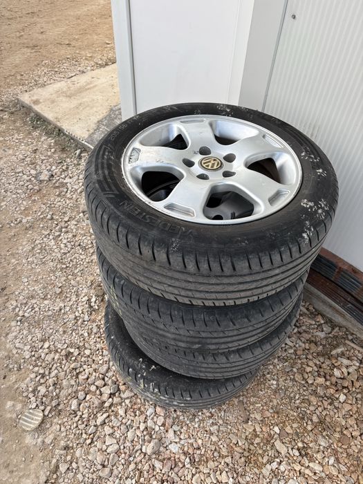Джанти VW с летни гуми в добро състояние