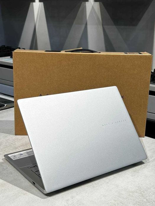 Asus Vivobook S14 AMD Ryzen 5 220/16/512/Display 14' OLED FHD