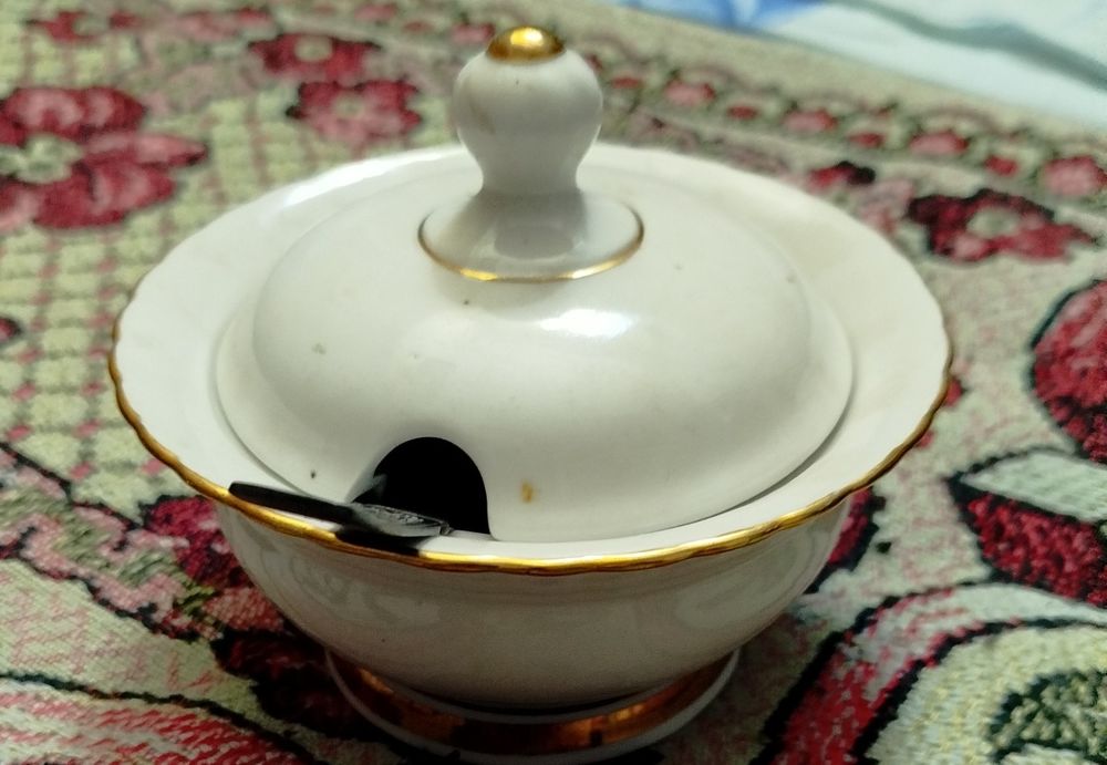 Продам сахарницу фарфор СССР