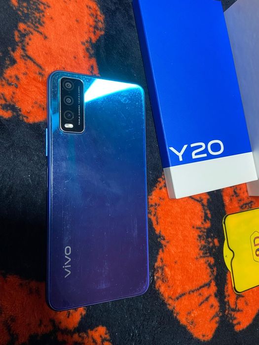 Телефон Vivo y20