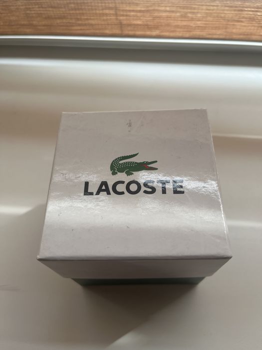Часы кварцевые Lacoste