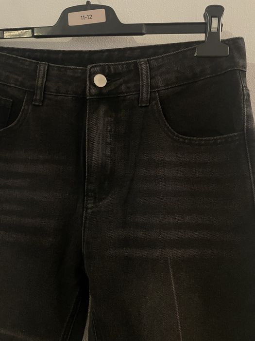 Blugi negrii, noi nepurtati