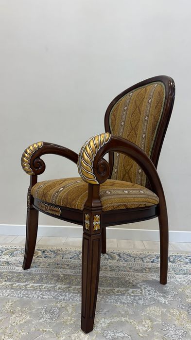 Стол со стульями из чистого дерева