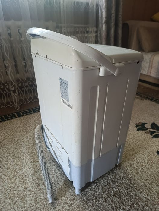 Продаю стиральную машину полуавтомат. Марка Haier.