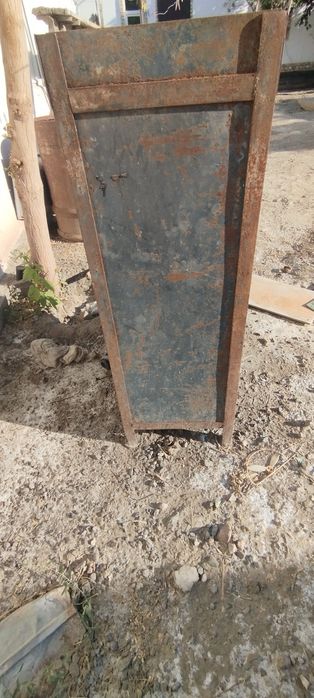 Сейф железный с замком