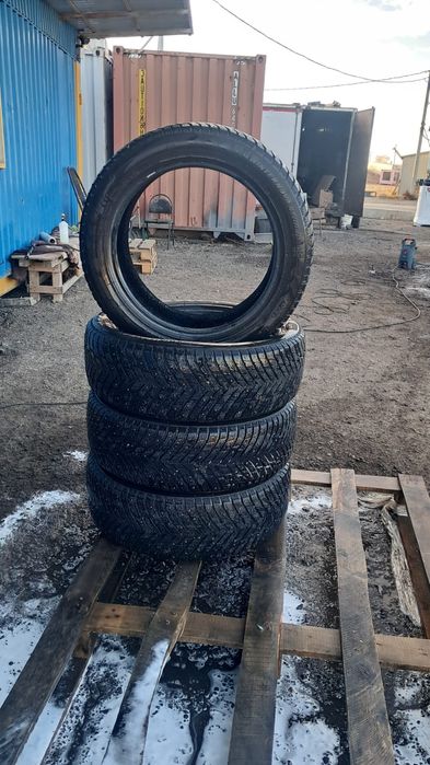 Шины зимние шипованные 235/55/20