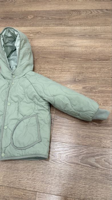 Легкая куртка на девочку