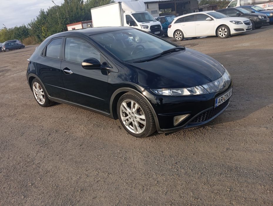 Honda Civic hatchback 2009 - 1.8 benzina  140HP 250 000 km