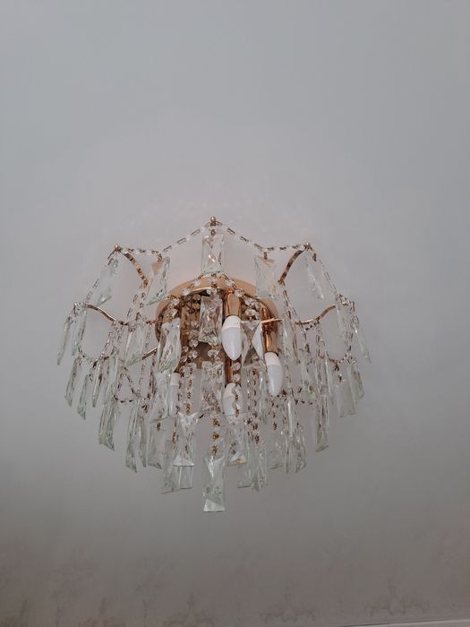 Продам красивую люстру