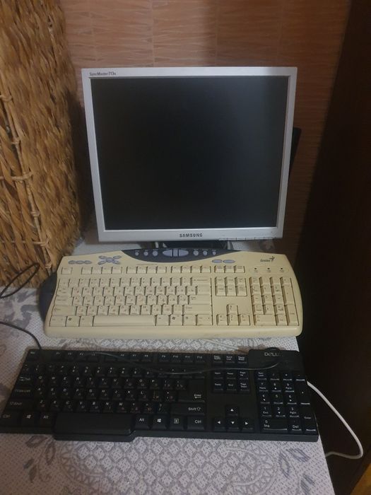 Монитор и клавиатура