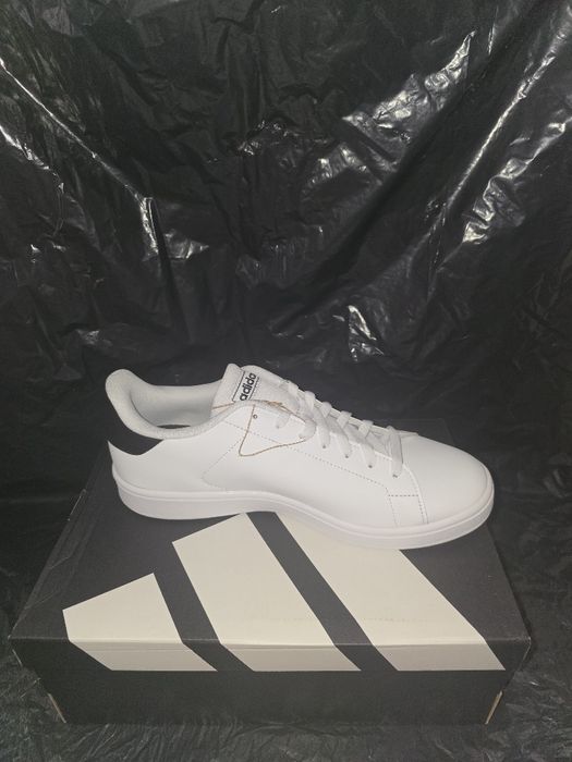 Adidas urban court