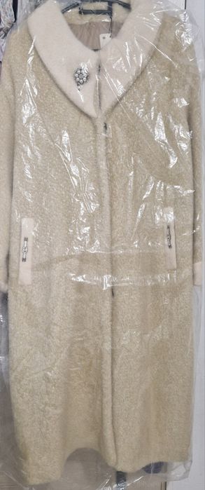 Белый пальто новый
