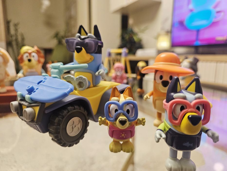 16 figurine Bluey