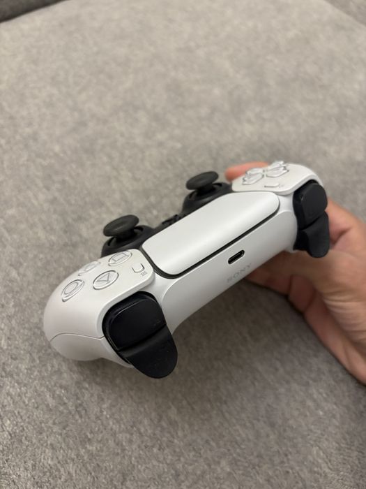 Продам оригинальный джойстик PS5 DualSense