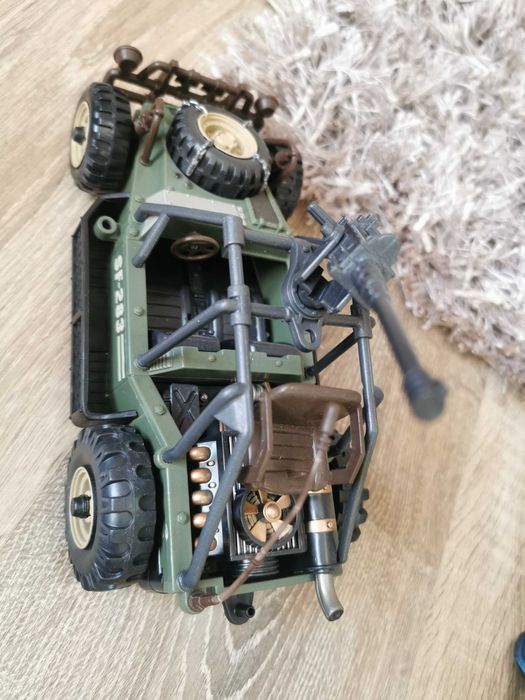 Продавам детски играчки уникат  от Германия - полицай на сафари,