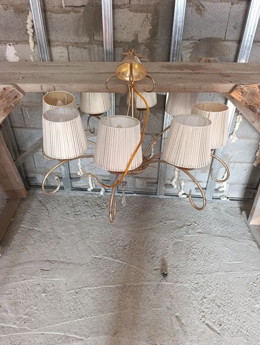 Люстры продам недорого