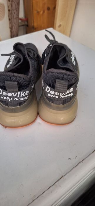 Adidasi Deevike pt alergat 42