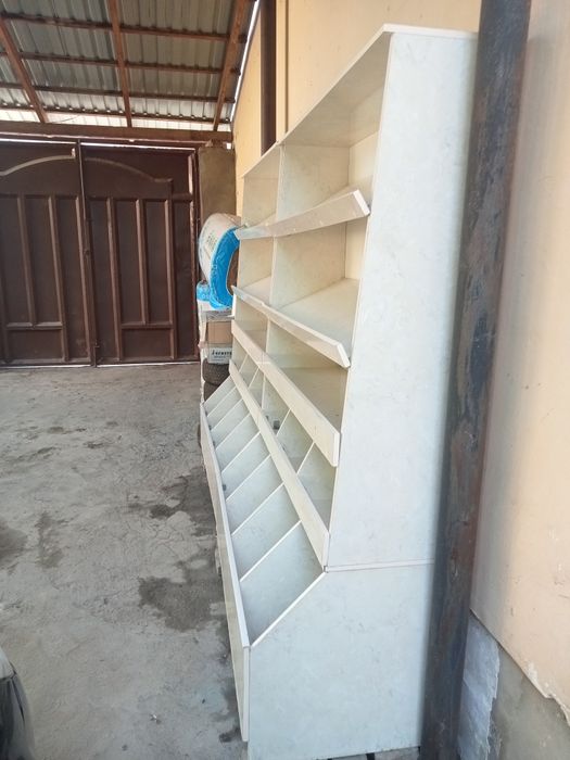 Стиляж продуктовый магазине