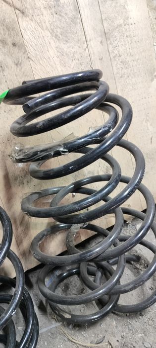 Продам пружины новые парой