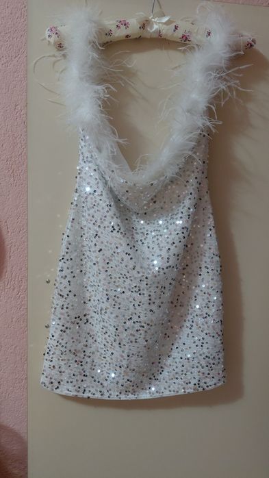 Офицялна рокля с пухче