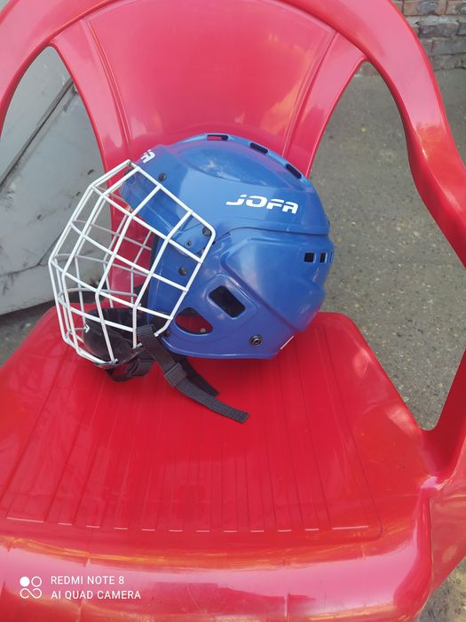 Продам детскую хоккейную каску