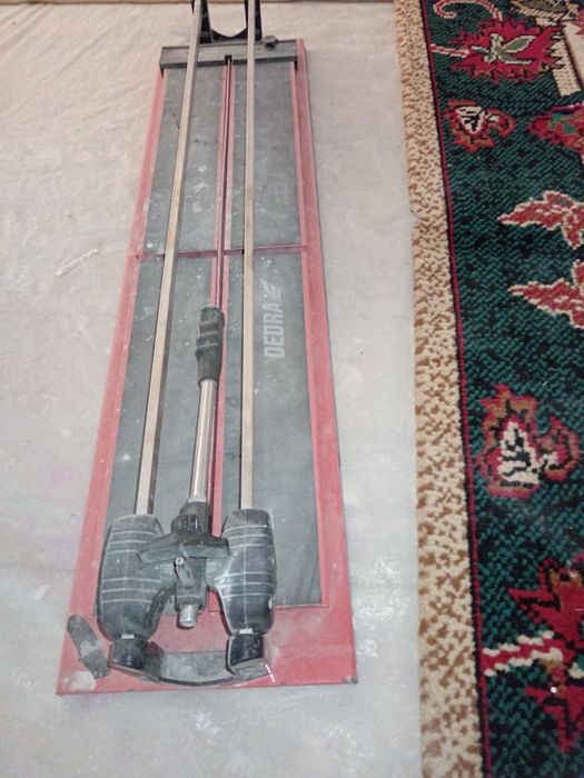 Mașina de tăiat gresie dedra