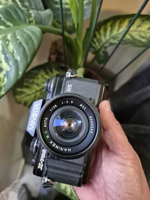 SLR Minolta X700 cu obiectiv 28mm