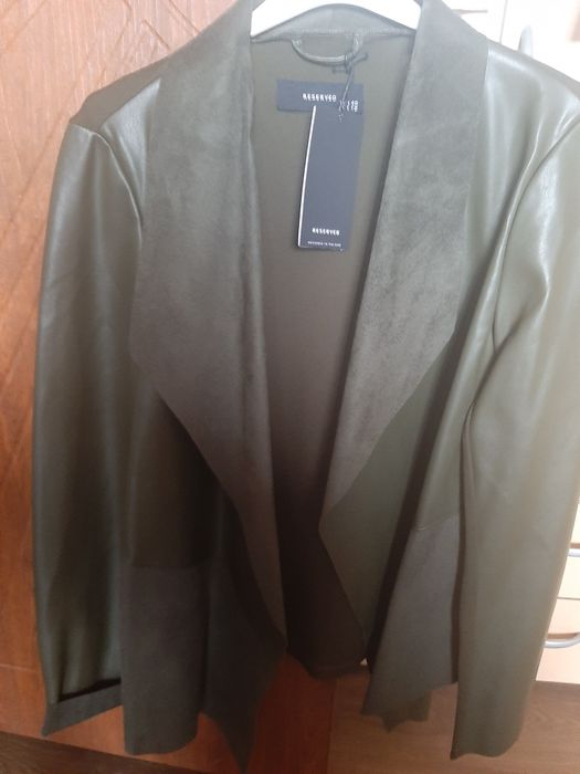 Дамско кожено яке. Маслено-зелено на цвят