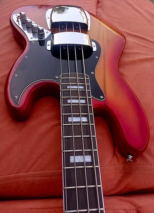 Джаз басс Fender