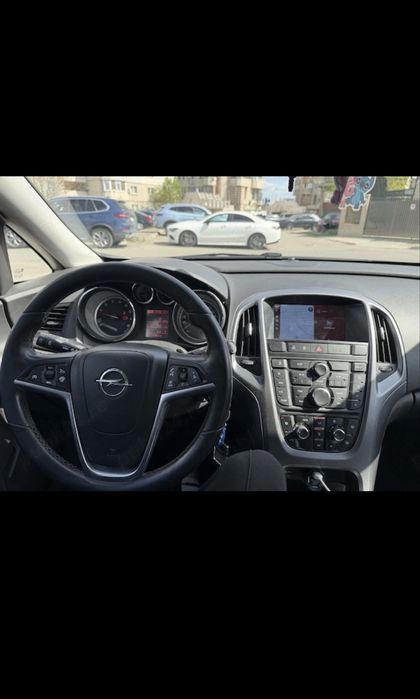 Opel Astra J Sedan